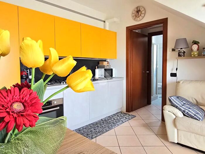 Appartamento trilocale in vendita in in Zona Residenziale Decentrata, Castel DAzzano