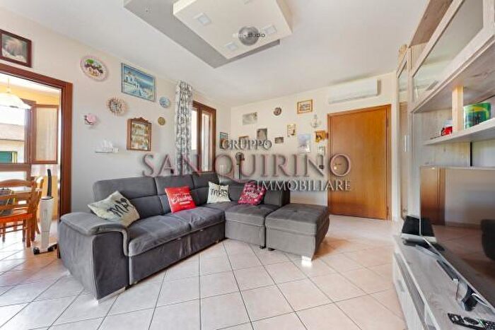 Appartamento trilocale in vendita in Via Ligabue, Novi Di Modena