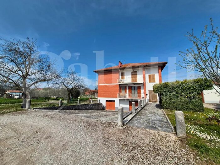 Appartamento con 5 locali in vendita in Via Giuseppe Salvatore Asta, Gubbio