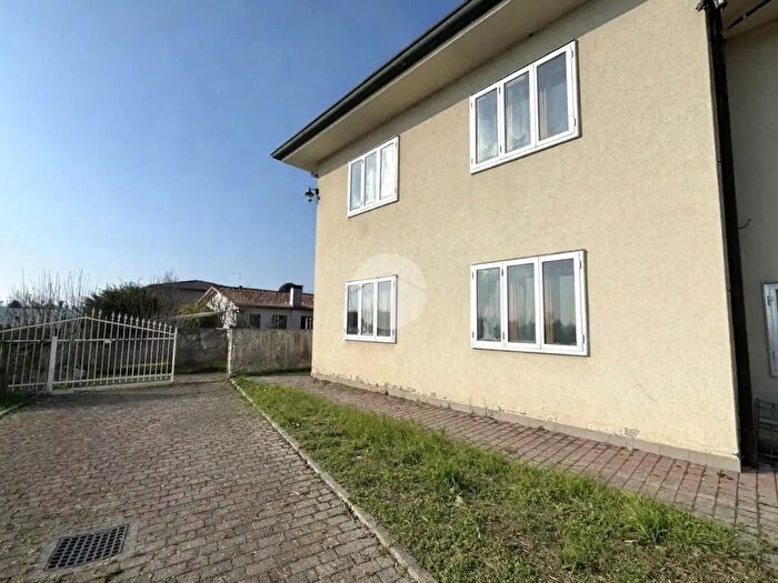 Casa quadrilocale in vendita in Via Toscanigo, Salzano