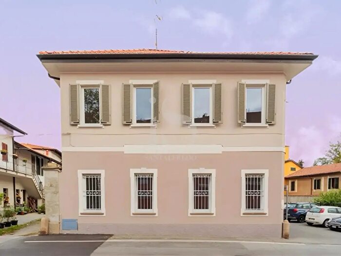 Appartamento quadrilocale in vendita in Via San Bartolomeo, Bernareggio