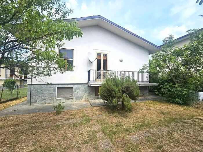 Casa con 9 locali in vendita in Via Cristoforo Colombo, Godiasco Salice Terme