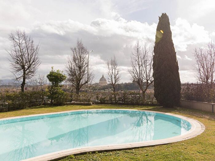 Appartamento con 6 locali in affitto in Via Fedro, Medaglie dOro, Roma