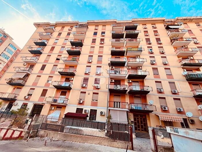 Appartamento trilocale in vendita in Fondo Tinnirello, Palermo