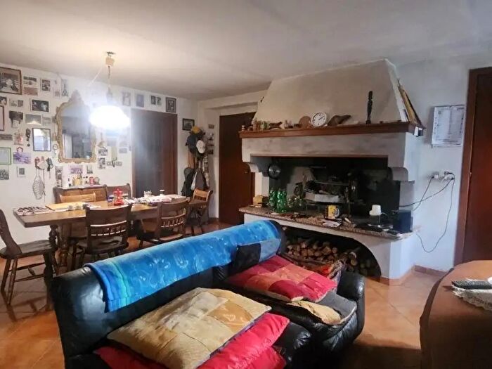 Casa con 6 locali in vendita in Vicopisano