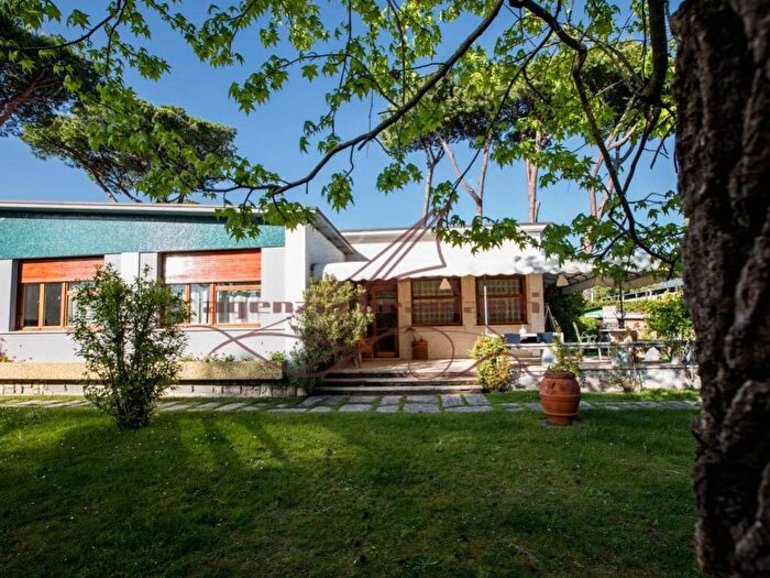 Casa con 5 locali in affitto in Via Duca degli Abruzzi, Centro, Forte dei Marmi