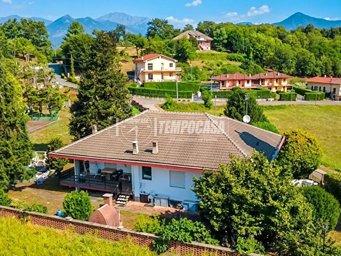 Casa con 6 locali in vendita in Strada del Closio, Buttigliera Alta