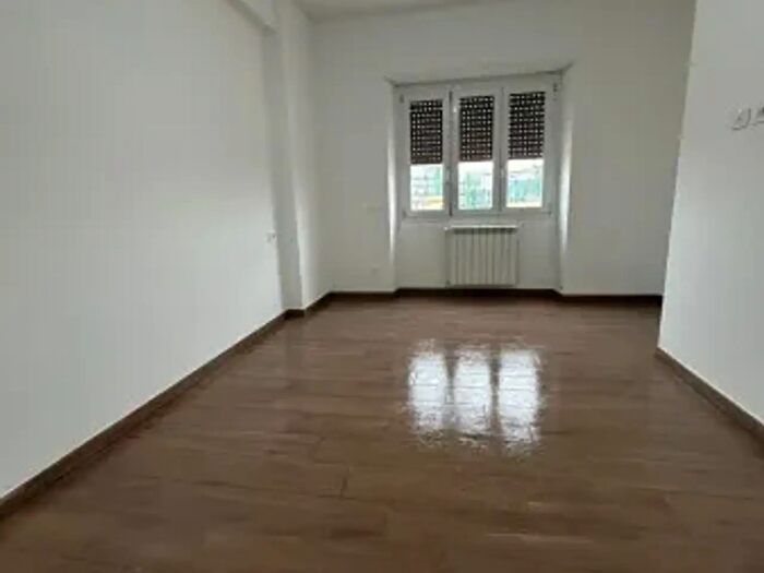 Appartamento trilocale in affitto in Via Giuseppe Libetta, Roma
