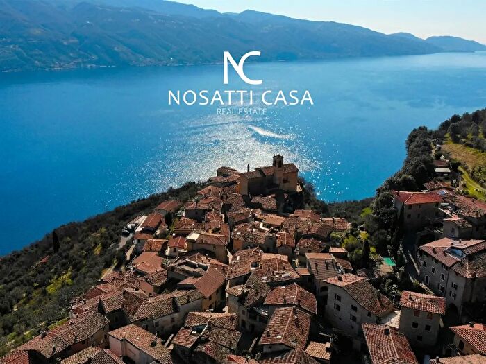 Casa con 6 locali in vendita in Via Chiesa Piovere, Tignale