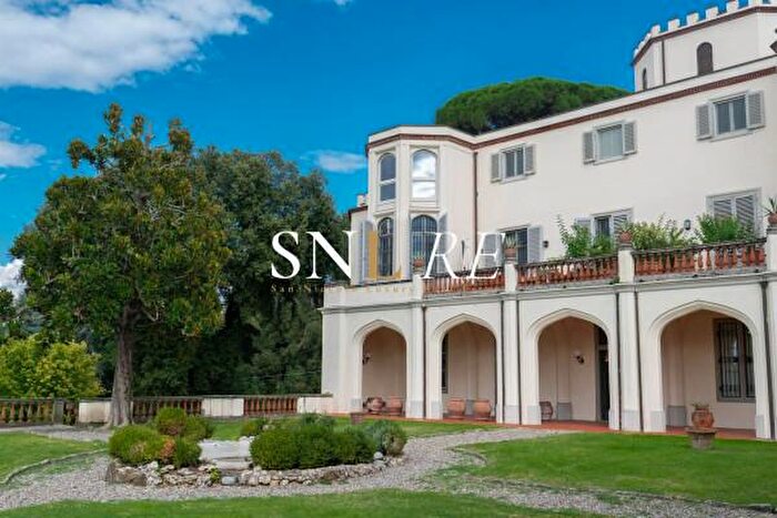 Appartamento con 6 locali in vendita in Via Benedetto Fortini, Firenze