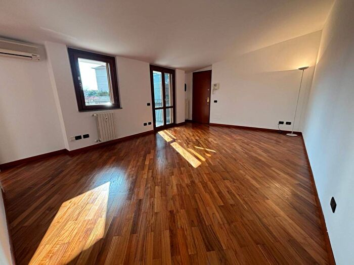 Appartamento trilocale in affitto in Via Paolo Giovio, Vercelli Wagner, Milano