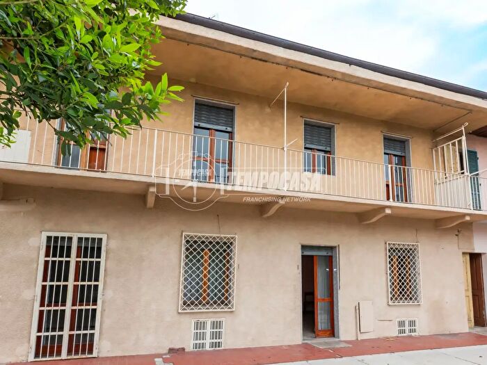 Casa con 8 locali in vendita in Strada dei Biasoni, Torino