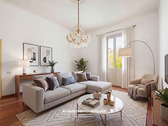 Appartamento con 7 locali in vendita in Viale dei Mille, Reggio Emilia