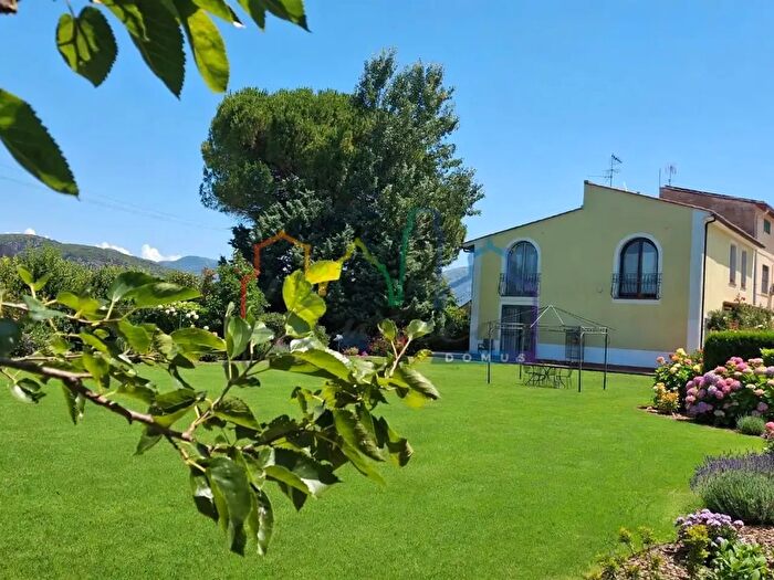 Casa con 7 locali in vendita in San Giuliano Terme