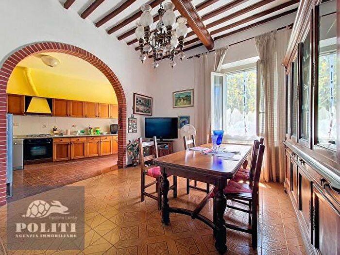 Appartamento con 5 locali in vendita in Piazza della Vittoria, Empoli