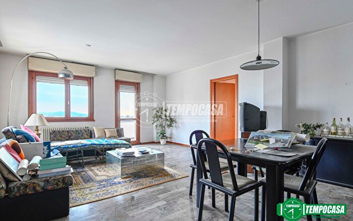 Appartamento trilocale in vendita in Via Giacinto Gambirasio, Bergamo