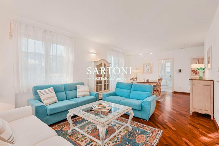 Appartamento con 5 locali in affitto in Viale Ammiraglio Morin, Forte Dei Marmi