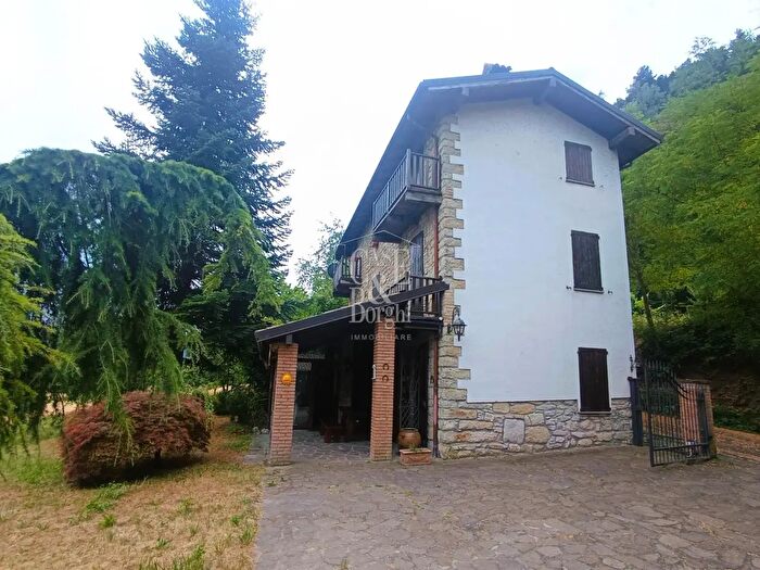 Casa con 8 locali in vendita in Colli Verdi