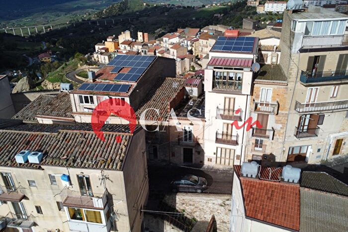Casa con 5 locali in vendita in Via Santissimo Salvatore, Nicosia