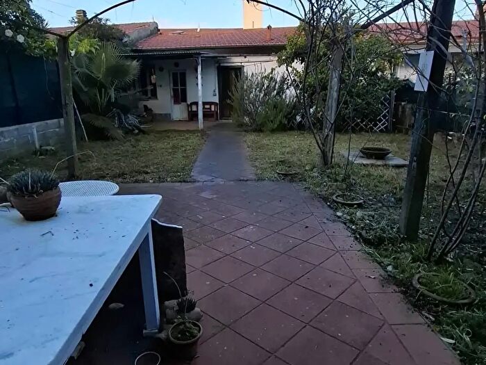 Casa con 10 locali in vendita in Carrara