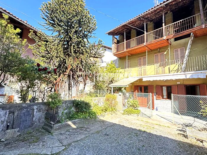 Casa quadrilocale in vendita in Via Perosio, Caravino