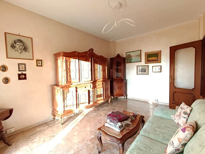 Appartamento trilocale in affitto in Via Valdengo, Torino