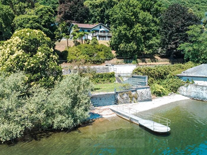 Casa con 7 locali in vendita in Ss del Sempione, Belgirate