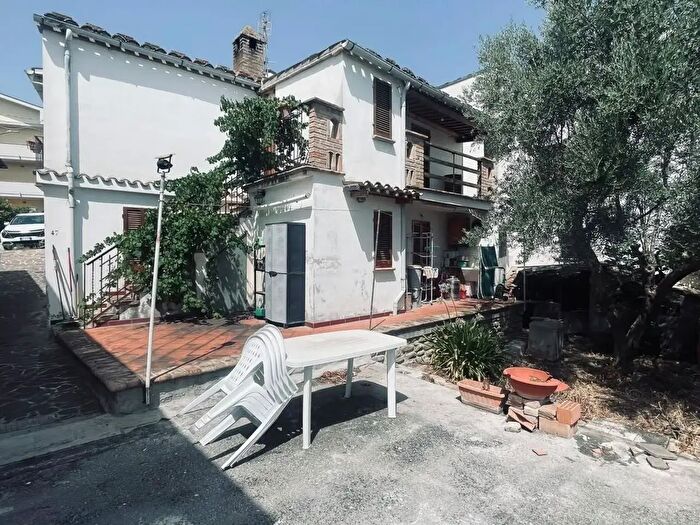 Casa con 5 locali in vendita in Teramo