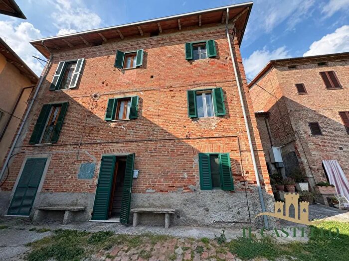Casa con 7 locali in vendita in Castiglione Del Lago