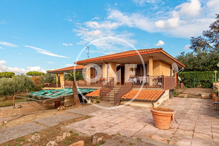 Casa con 6 locali in vendita in Via di Salè, Frascati