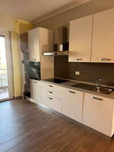 Appartamento trilocale in affitto in Via Adige, Porta Romana Medaglie d'Oro, Milano
