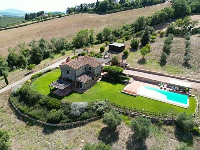 Casa con 8 locali in affitto in Manciano