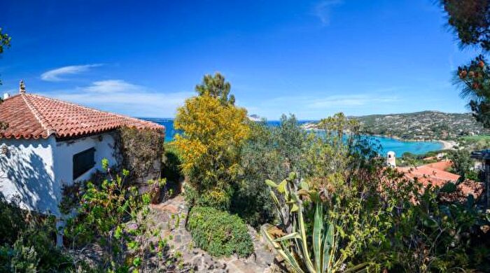 Casa quadrilocale in vendita in Via di lAldia Bianca, San Teodoro