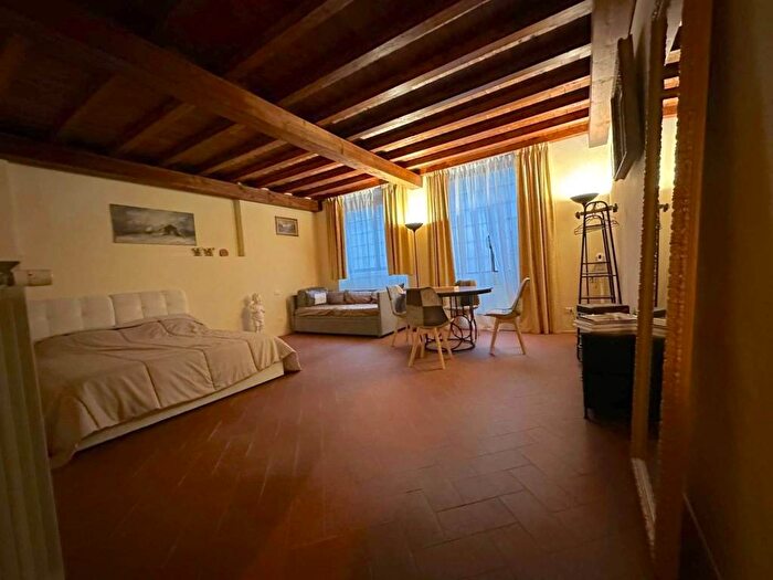 Appartamento monolocale in affitto in via fiesolana angolo via deglia alfani, SantAmbrogio, Firenze