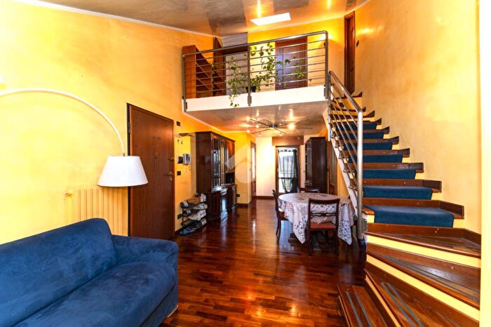 Appartamento con 5 locali in vendita in Via Isonzo, Torino