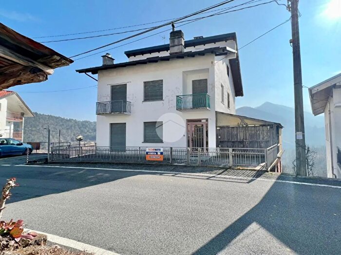Appartamento trilocale in vendita in Frazione Frazione André, Traves
