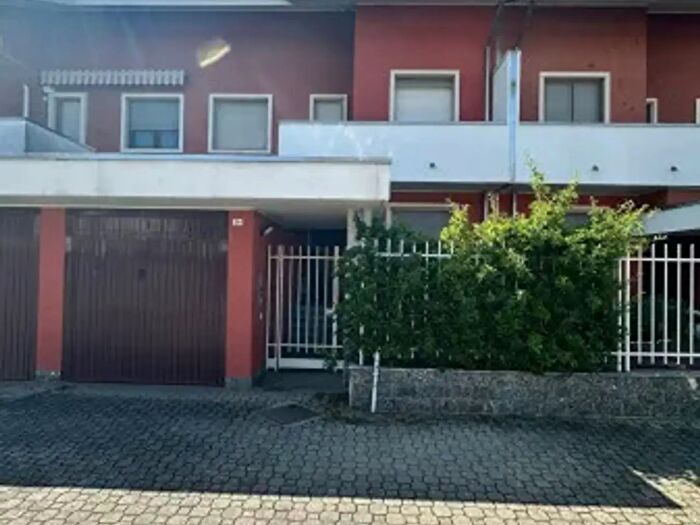 Casa trilocale in vendita in Novara