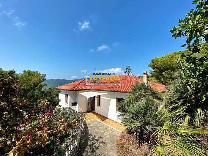 Appartamento quadrilocale in vendita in Via Soprana, Andora