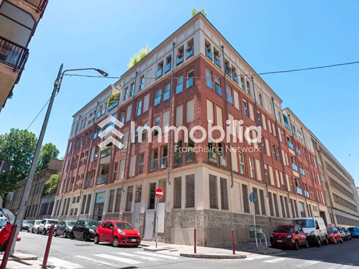 Appartamento con 5 locali in vendita in Via Vicenza, Torino