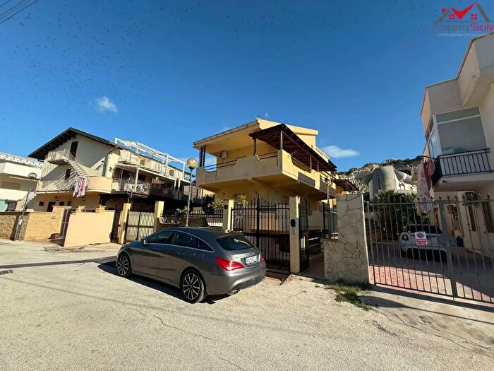 Appartamento trilocale in vendita in Realmonte