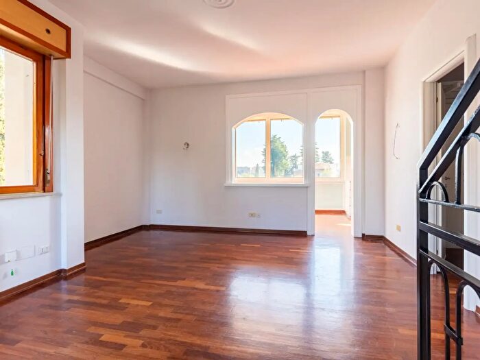 Casa quadrilocale in vendita in Via Ernesto Basile, Roma