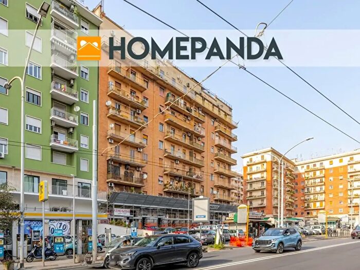 Appartamento con 5 locali in vendita in Via Nomentana Nuova, Roma