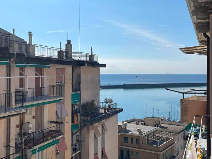 Appartamento quadrilocale in vendita in Via Loano, Genova