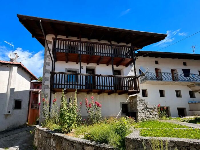 Casa quadrilocale in vendita in Via Masseris, Savogna