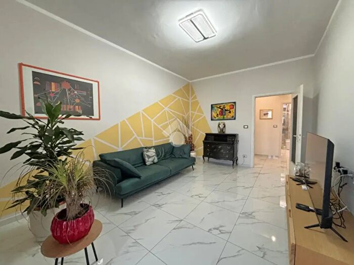 Appartamento trilocale in vendita in Corso Taranto, Torino