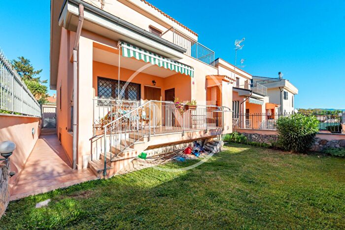 Casa con 6 locali in vendita in Via Picciano, Roma