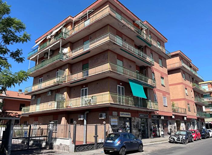 Appartamento trilocale in vendita in Via Don Giustino Maria Russolillo, Roma