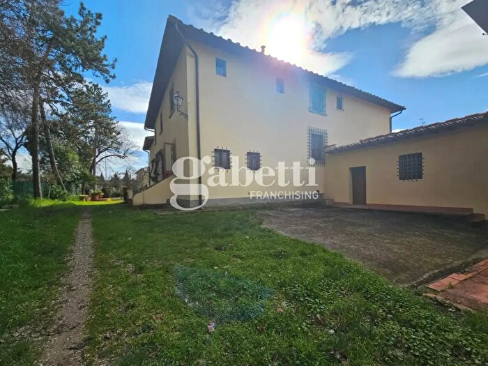 Appartamento con 5 locali in vendita in Piazza Kennedy, Scandicci