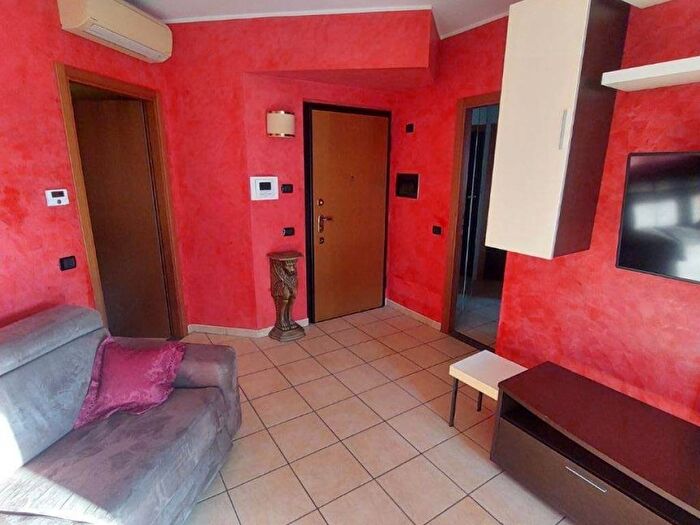 Appartamento trilocale in affitto in Via Bruno Cassinari, Santa Giulia, Milano