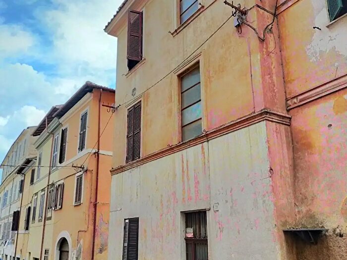 Casa quadrilocale in vendita in Piazza Cesare Battisti, Velletri